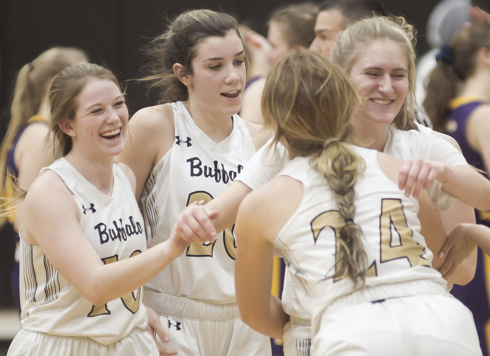 Lady Bison win thriller 1